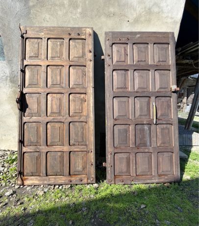 Drewniane drzwi garażowe