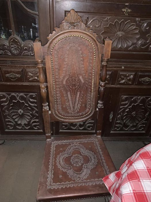 4 Cadeiras em bom estado.