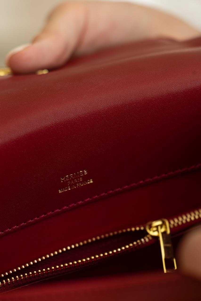 Вишукана жіноча сумка Hermes в бордовому кольорі з натуральної шкіри.