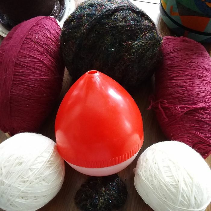 Нитки(пряжа) разные. Мохер. Прилада для клубка