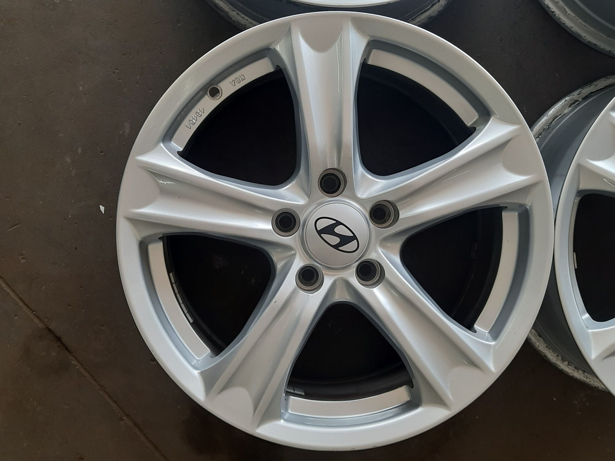 (0114) Felgi 17" 5x114,3 ET 45 7j - Hyundai