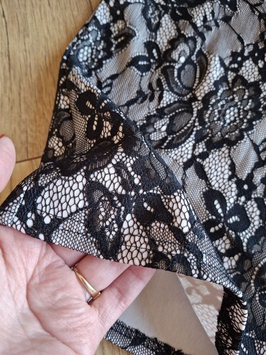 Rozmiar S koronkowa spódniczka mini