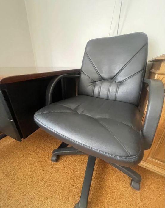 Secretária + Cadeira