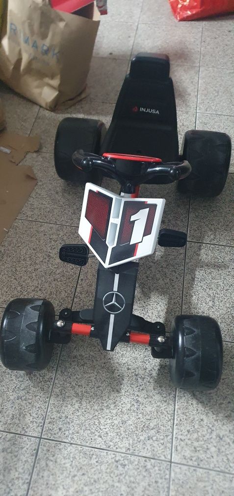 Karting pedal Maclaren Mercedes para criança