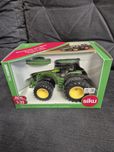 Siku Traktor John Deere 8R 410 z podwójnymi kołami. Model s3292.