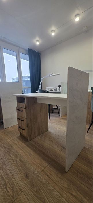 Продам стіл манікюрний