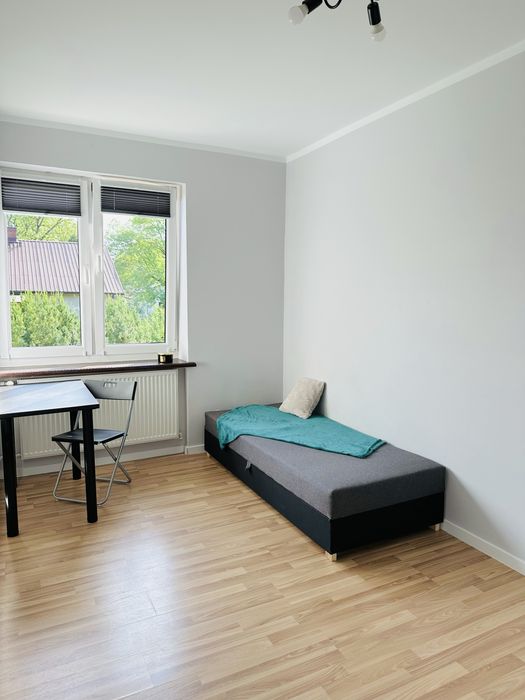 Pokój jednoosobowy z balkonem na wynajem! Centrum Michałowice WKD