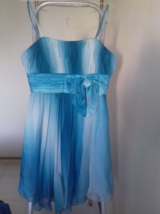 Vestido em tons de azul