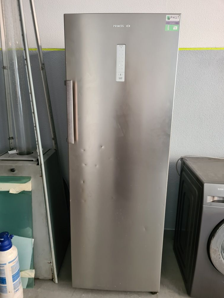 Arca congeladora vertical sem gás