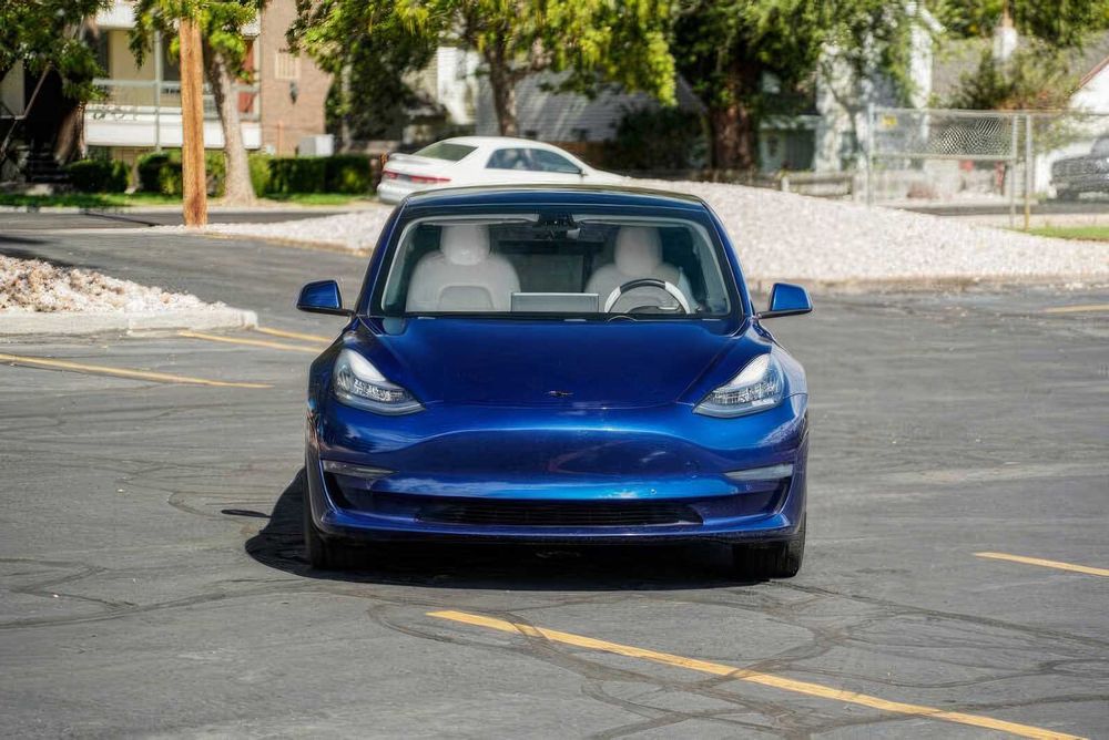 Tesla Model 3 Long Range      2019