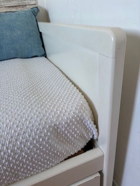 Cama solteiro 90x190 , madeira maciça em bom estado