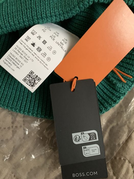 Шапка Hugo Boss.