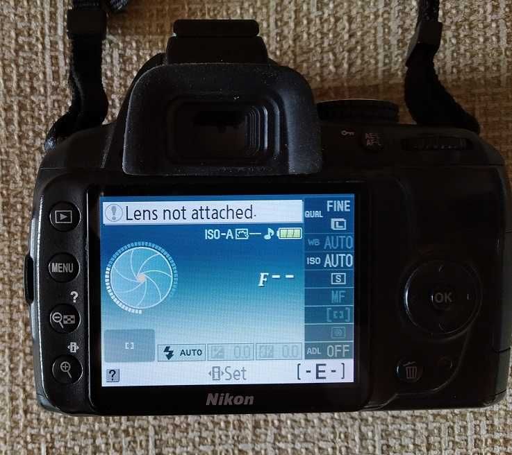 Фотоапарат Nikon D3000 BODY з зарядним пристроєм