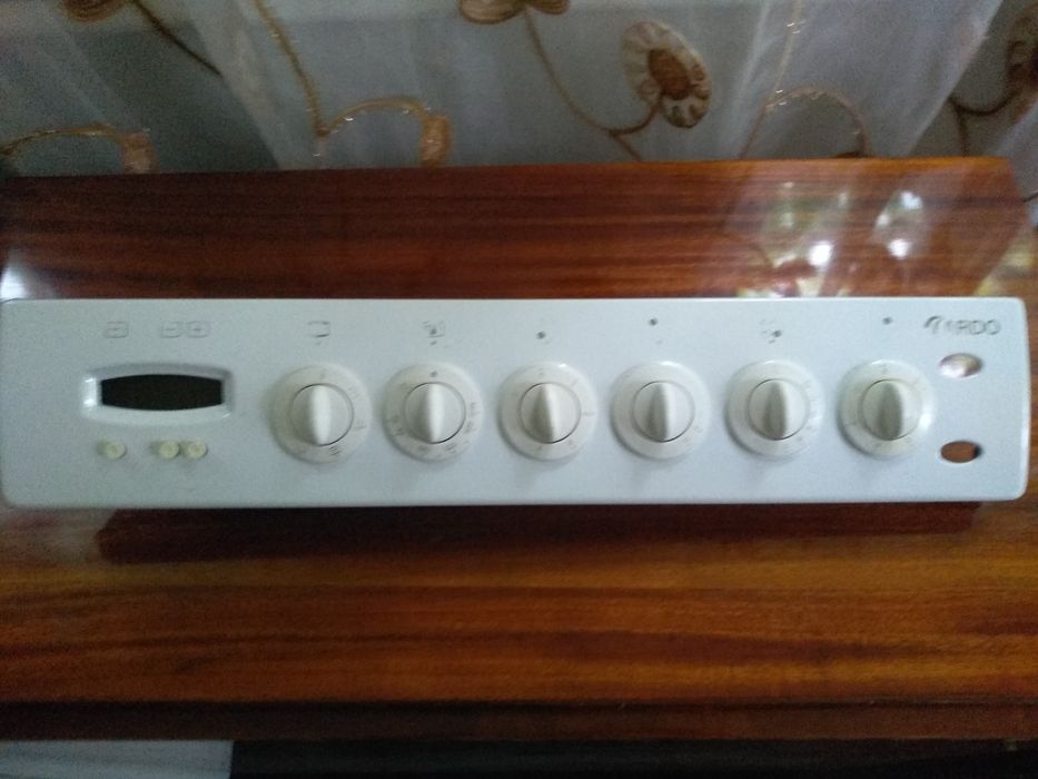 Панель с ручками переключения для электроплиты ARDO