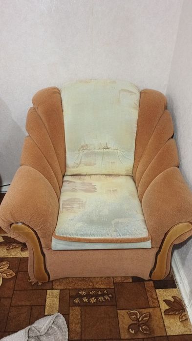 Крісла 2 штуки за 1000 грн в гарному стані