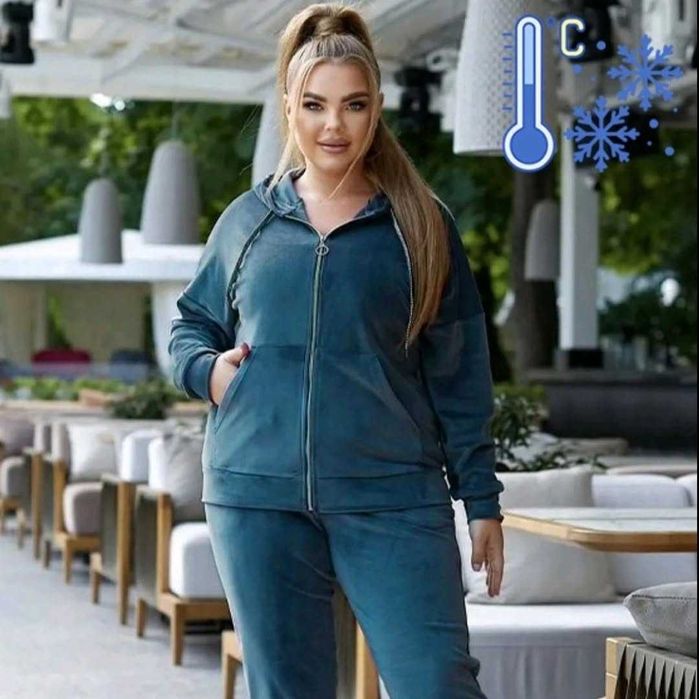 Жіночій костюм на меху