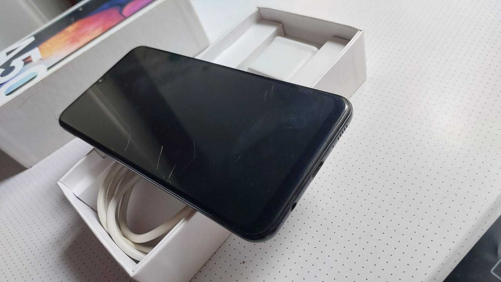 Телефон Samsung Galaxy A50 4-64 ГБ Чорний