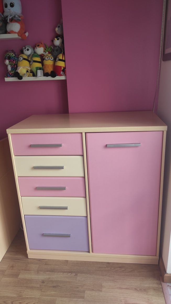 Cama  e  cómoda (quarto)