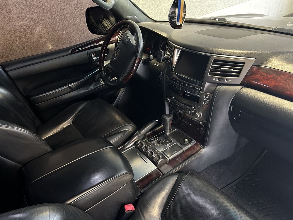 Продам LEXUS LX 570