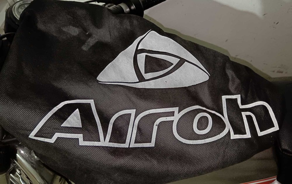 Capacete cross airoh mais óculos