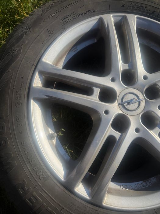 Продаю комплект зимових коліс Opel 205/60 R16 гума майже нова