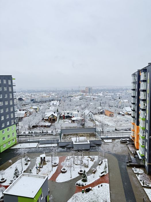 Продаю власну 1,5 кімнатну квартиру на березі озера