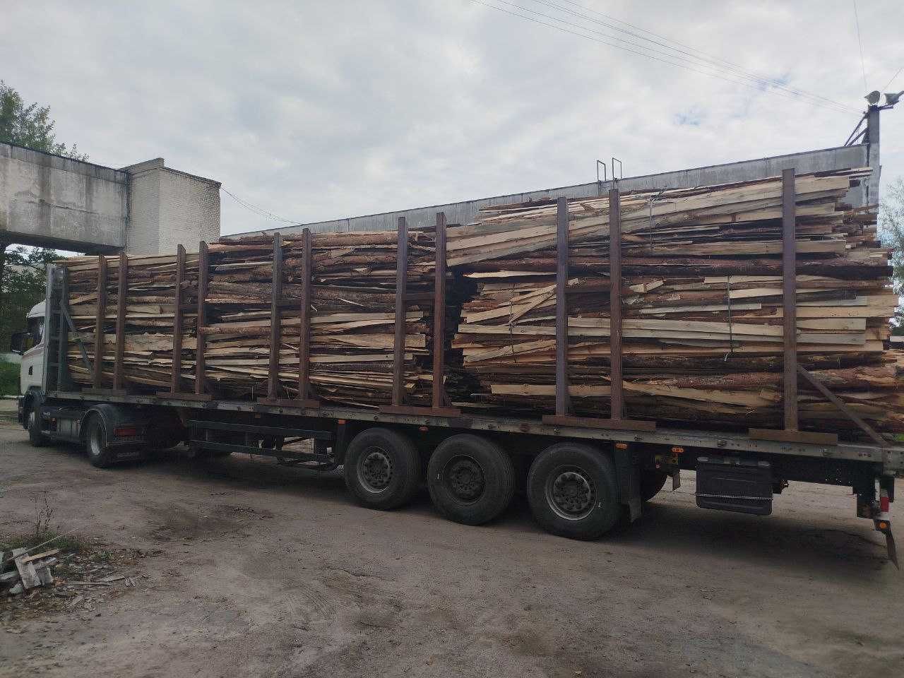 Купуємо на постійній основі дрова, обрізки, щепу та тирсу