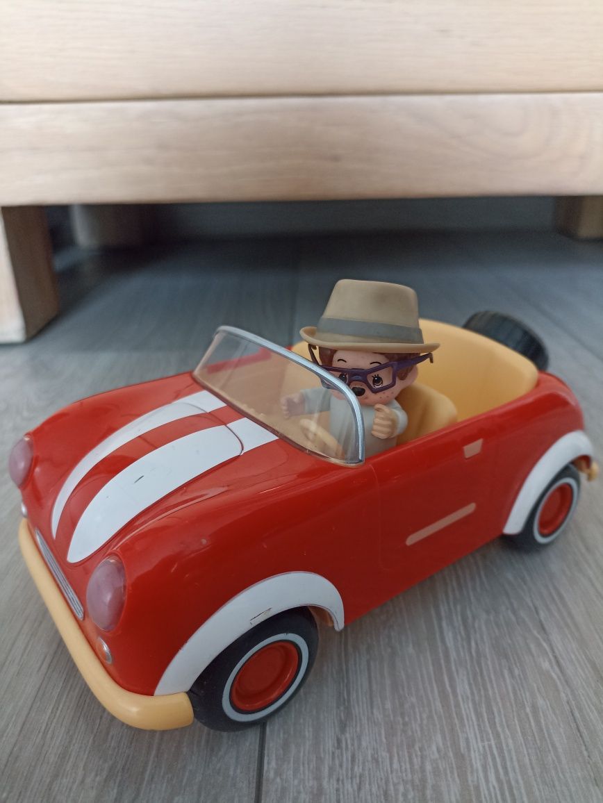 Autko i figurka Monchchi