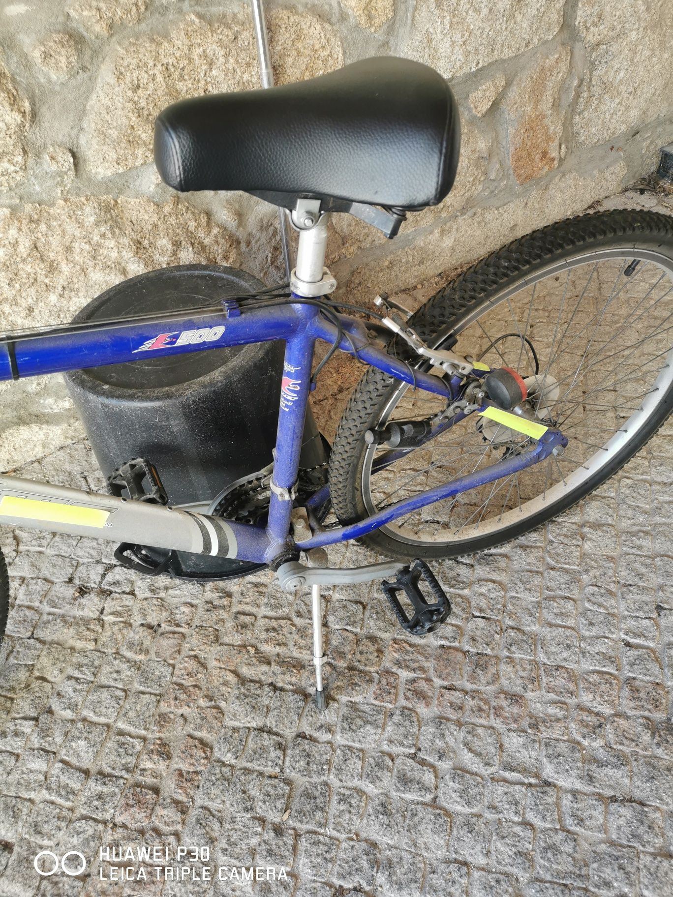 Bicicleta Esmaltina roda 26 com luzes