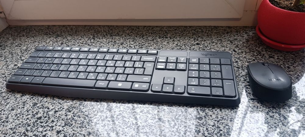 Комплект бездротовий Logitech MK235 клавіатура та миша