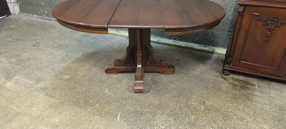 Drewniany stół w stylu Ludwika Filipa