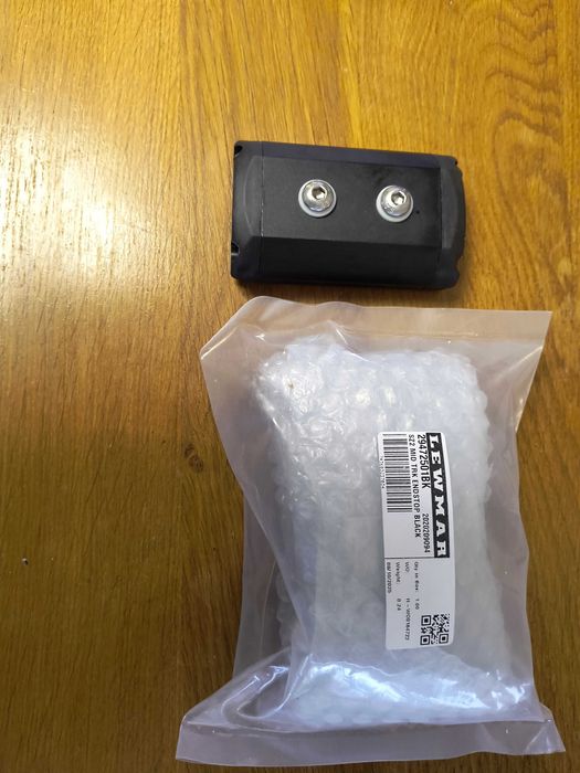 2 nowe wózki szotowe Lewmar rozm. 2