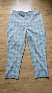 Szare spodnie męskie w kratę firmy Zara