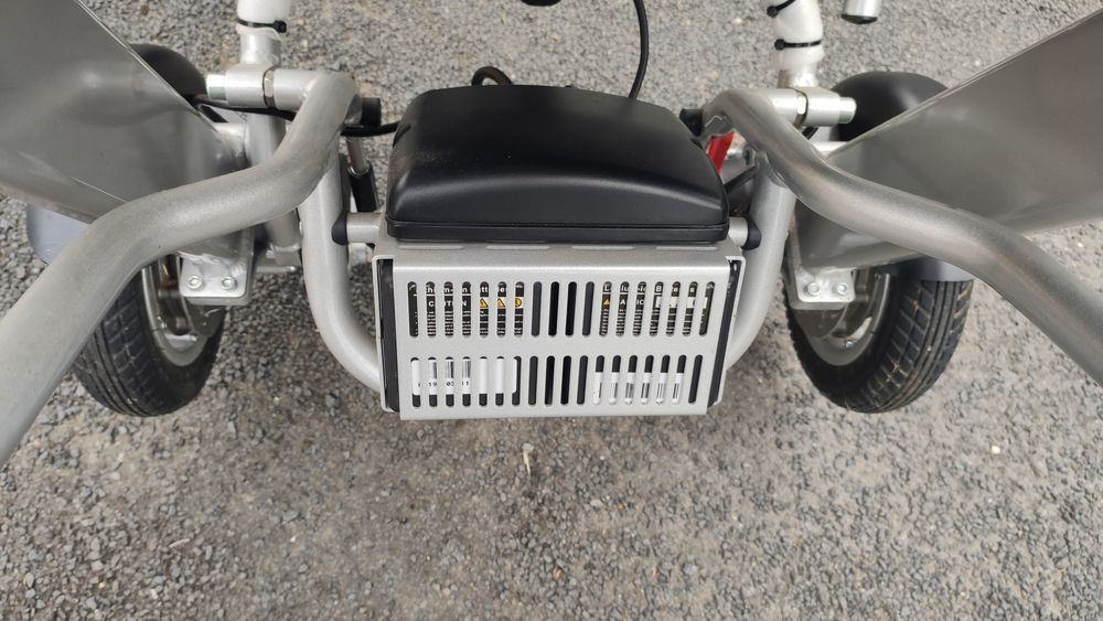 Elektryczny wózek inwalidzki Freedomchair A06