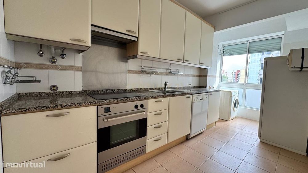 Apartamento T2 com Vista na Cidade em Lisboa, Olivais