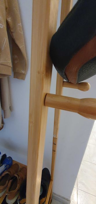 Cabide de bambu com pouco uso