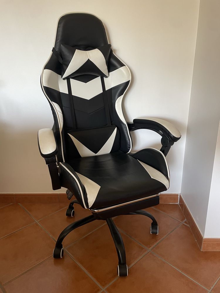 Cadeira Gaming com apoio para os pés