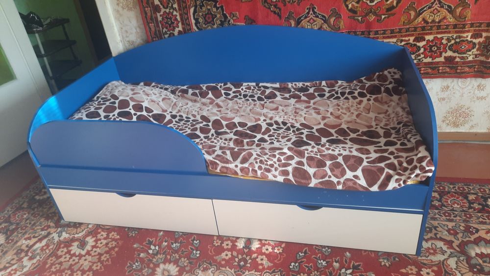 Ліжко односпальне в гарному стані