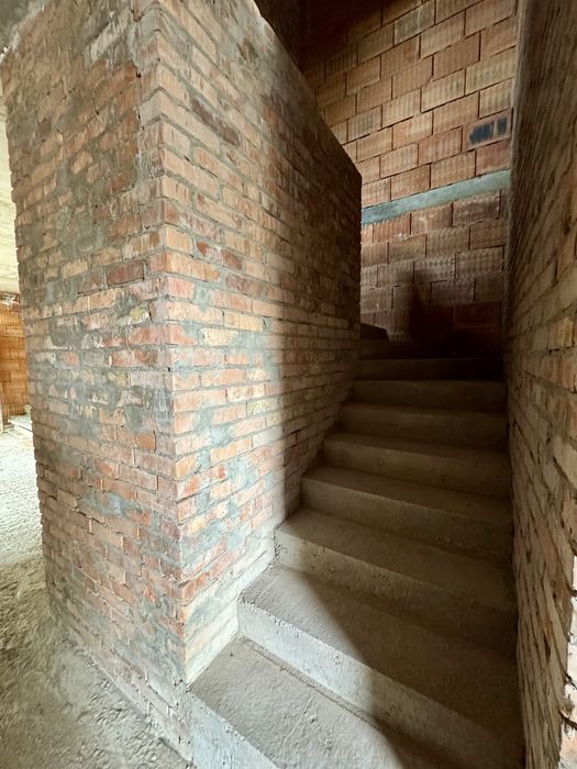 Продаж котеджу у центральній частині міста (Гідропарк)