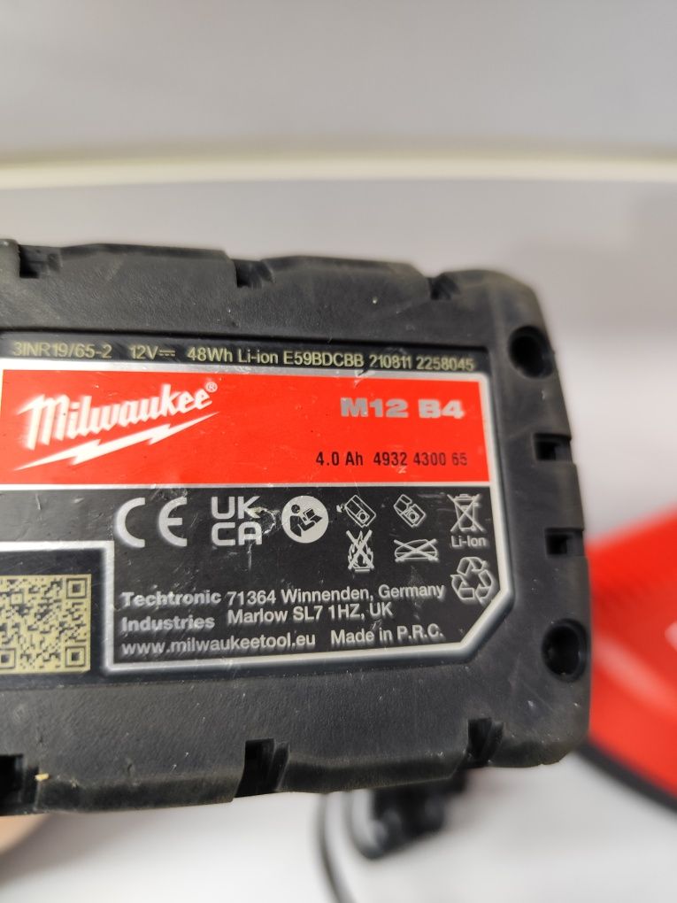 Milwaukee M12 PCG пістолет під герметик/ Мілвоке