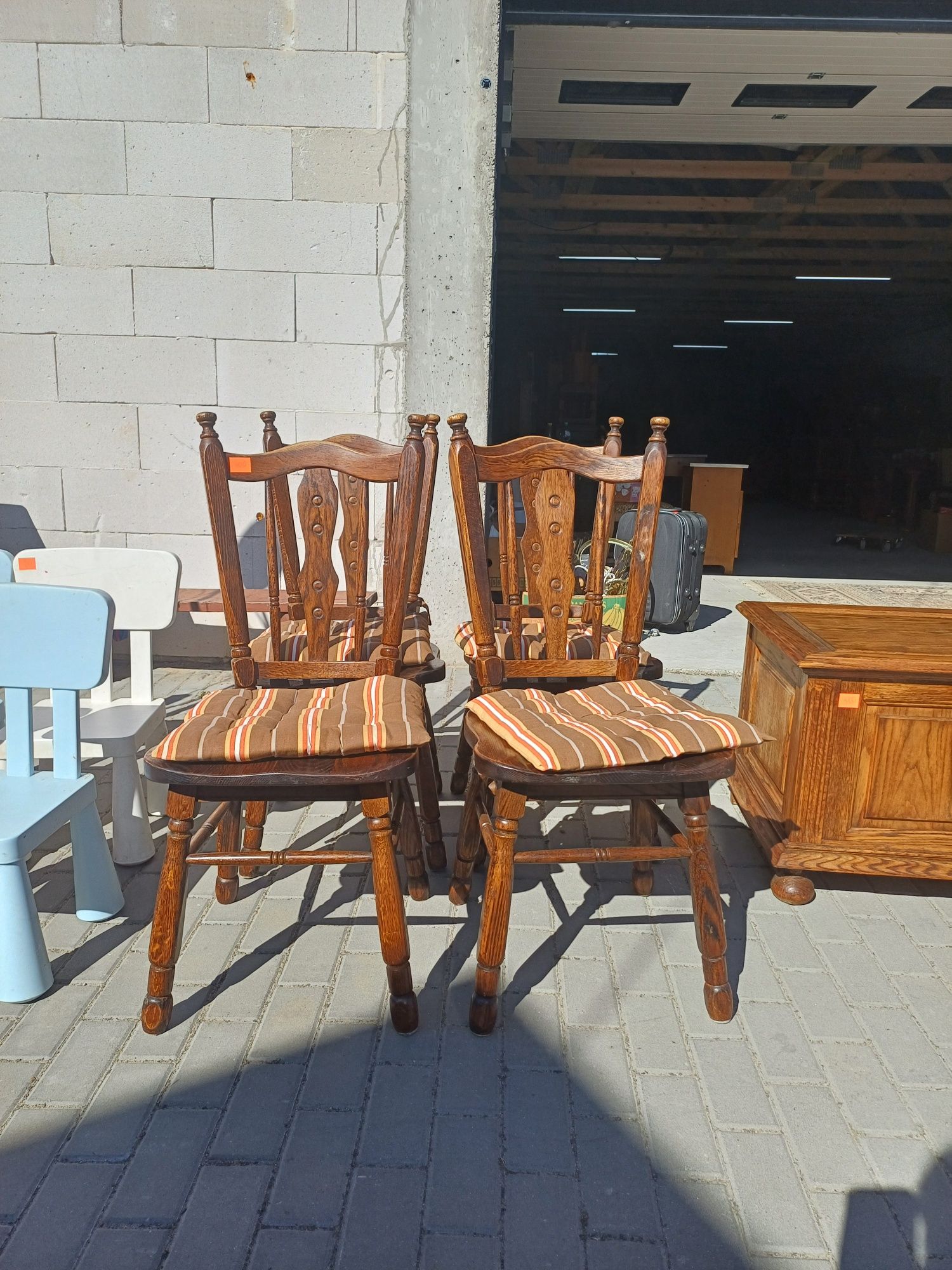 Komplet 4 drewnianych krzeseł