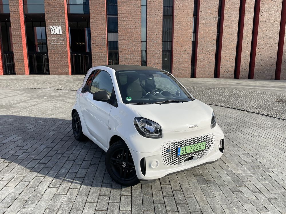 Smart Fortwo EQ z systemem szybkiego ładowania 22 kW