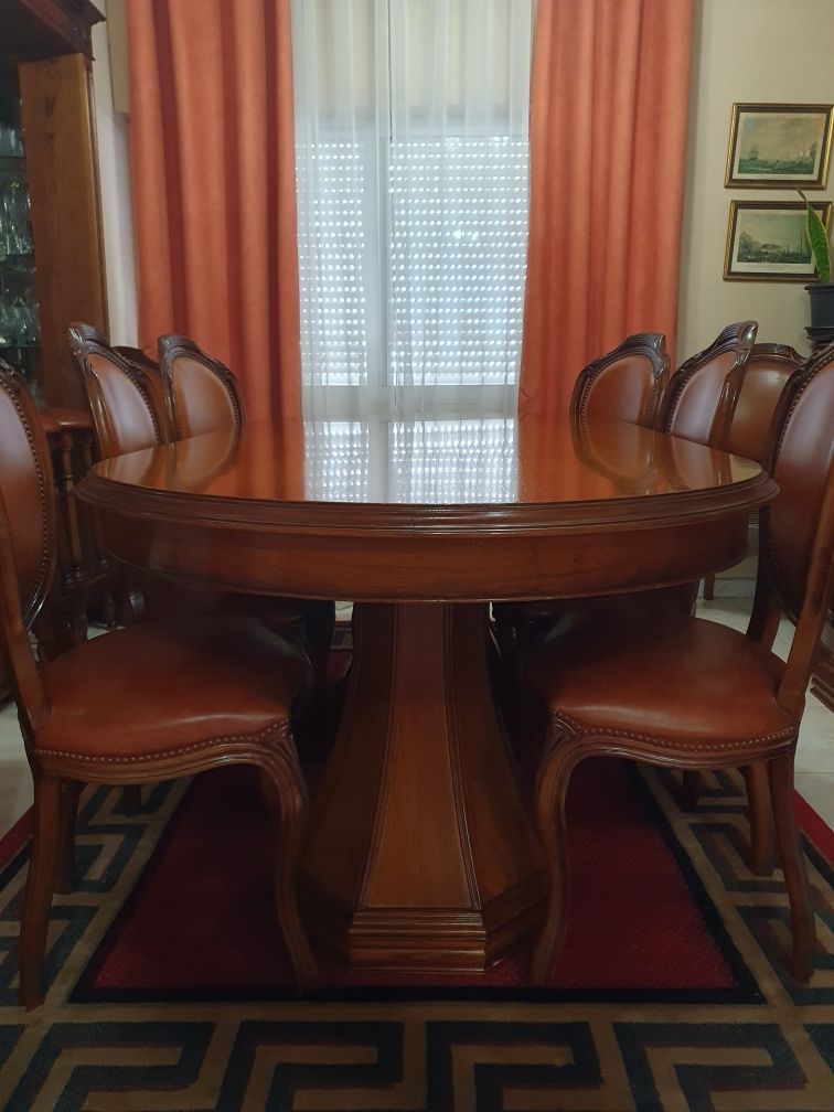 Mesa de jantar oval