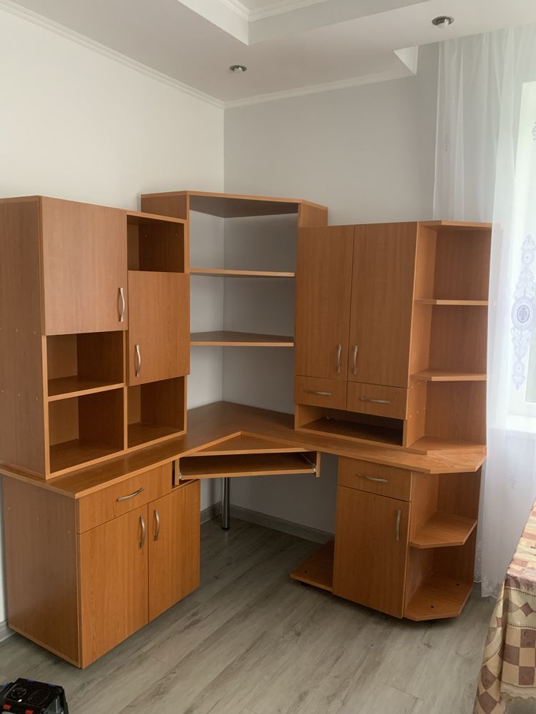 Компютерний стіл