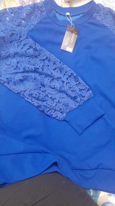 Кофтинка (розмір 50-52). Колір Електрик. Нова