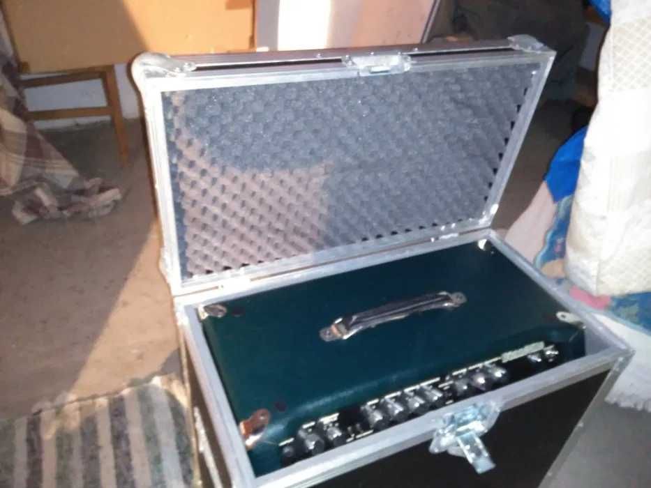 Vendo um Amplificador combo de 50 watts