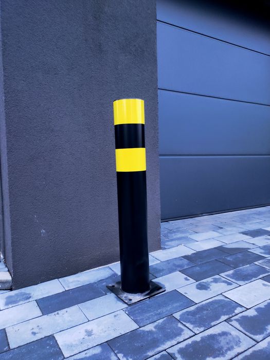 Słupek parkingowy ostrzegawczy odbòj ochronny słupki czarno żółte