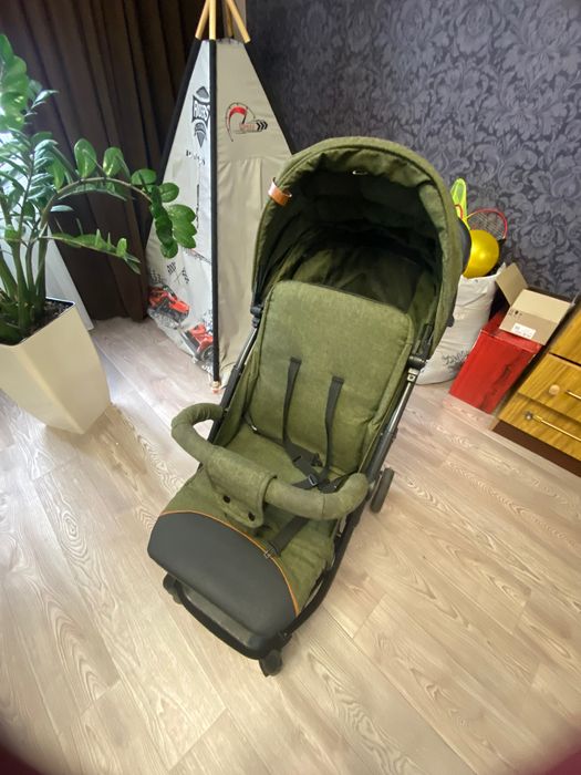 Прогулянковий візочок