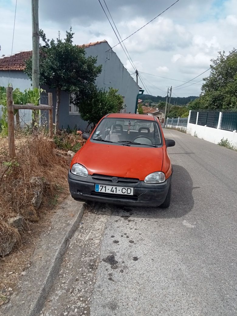 Opel Corsa B -em bom estado