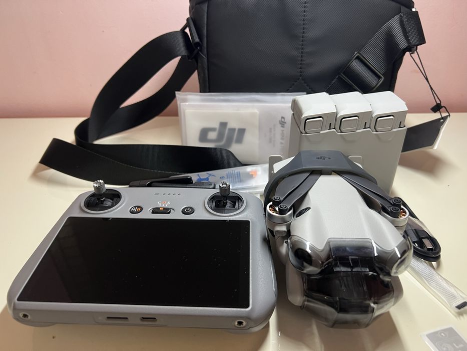 DJI Mini 4 Pro Fly More Combo DJI RC 2